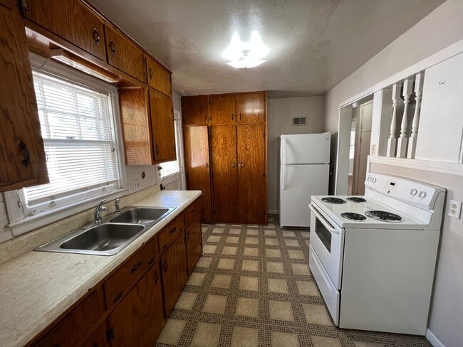 Photo - Steps from Kansas State University! Spacious 4-Bedroom Duplex