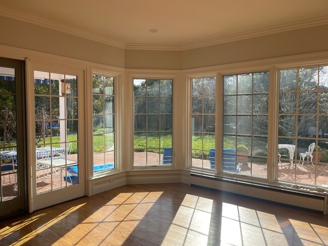 Photo - 200 Iris Way