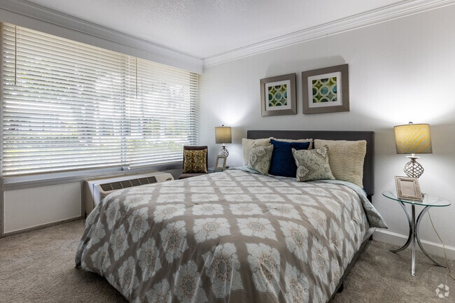 1 BR, 1BA - 700SF - Maingate Village