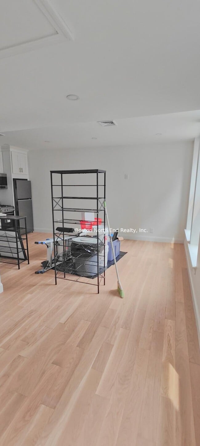 Building Photo - 0 bedroom in Boston MA 02113 Unit 2 Rental