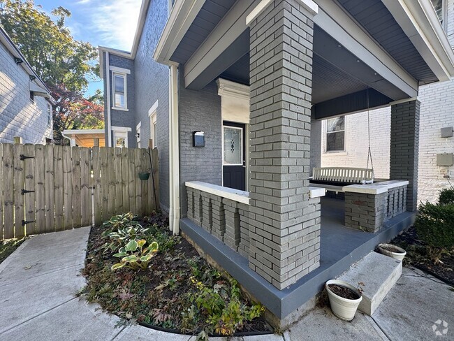 Building Photo - Recently Renovated 4 Bed/2 Bath House in H...