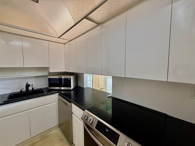 Photo - 500 Three Islands Boulevard Unidad 314