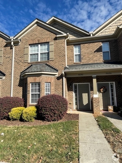 Building Photo - Spacious 3-bedroom, 2.5-bath home