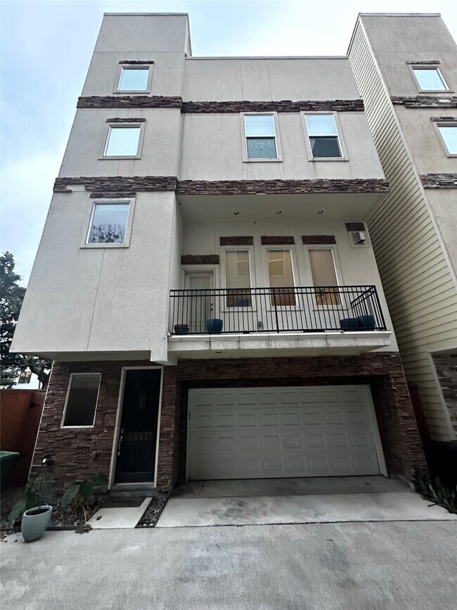 Photo - 1621 Shearn St
