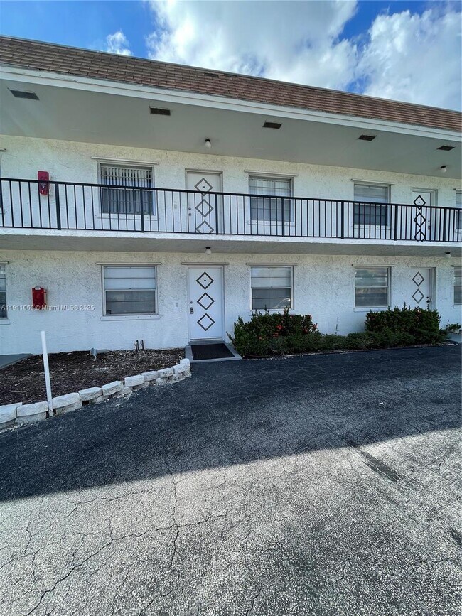 Photo - 227 Castlewood Dr Unidad 102