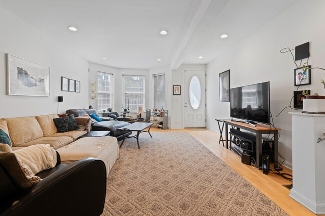 Photo - 2715 N Marshfield Ave Unit 1