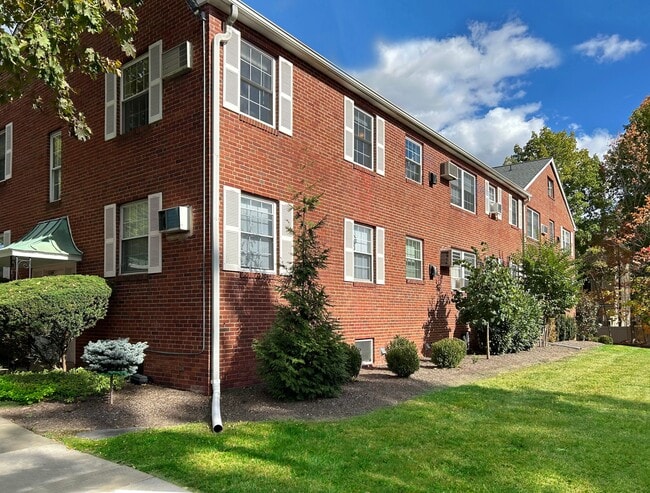 Suburban Square Apartments