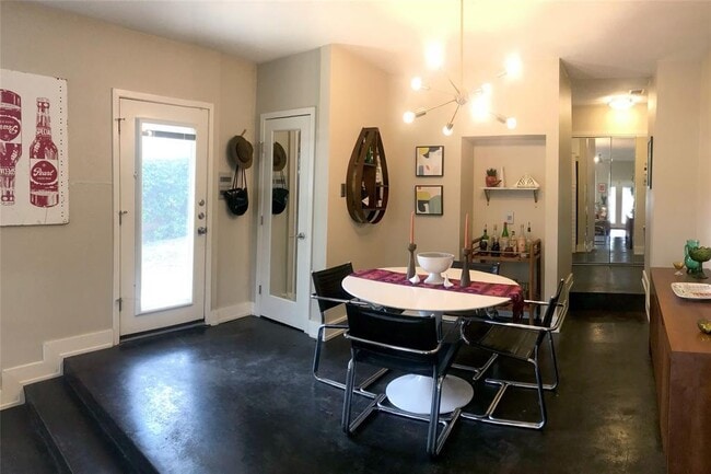 Photo - 607 Baylor St