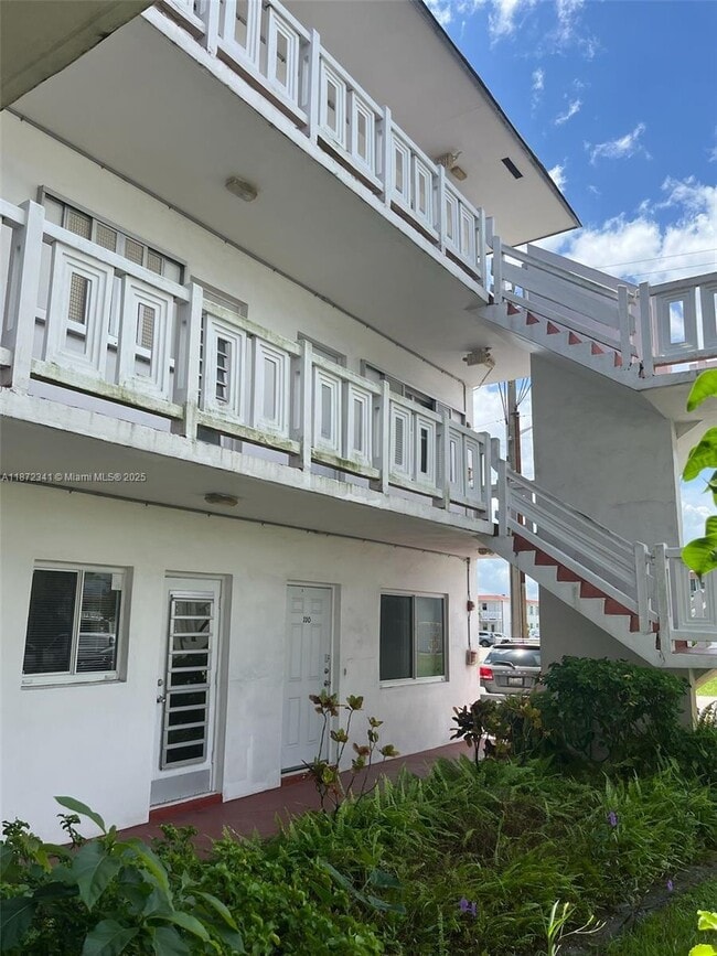 Building Photo - 1330 NW 43rd Ave Unit 110 Rental