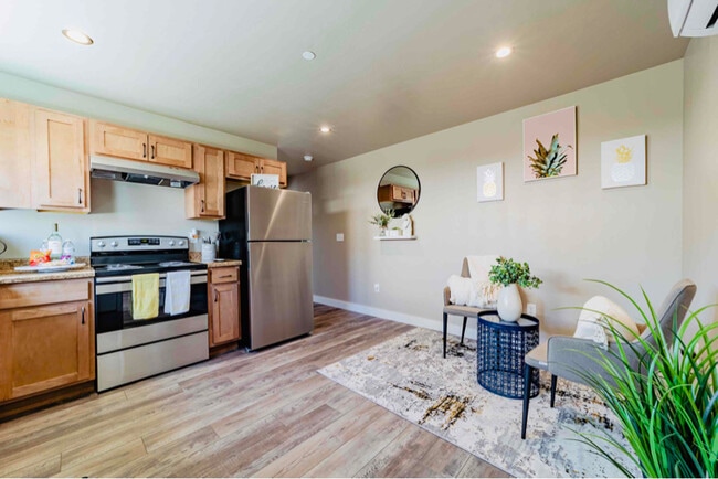 Photo - 2408 Quaker St