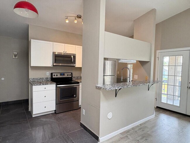 Photo - 86 W 8th Ave