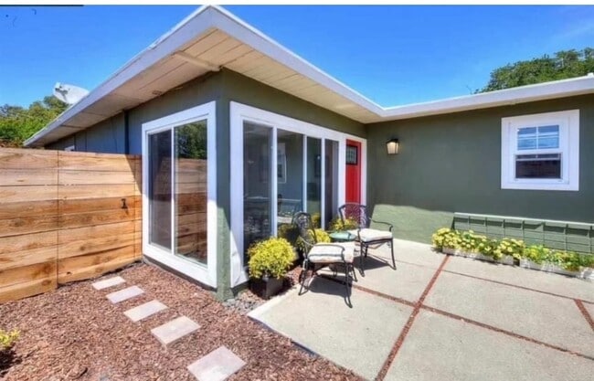 Photo - 2839 Moyers Rd