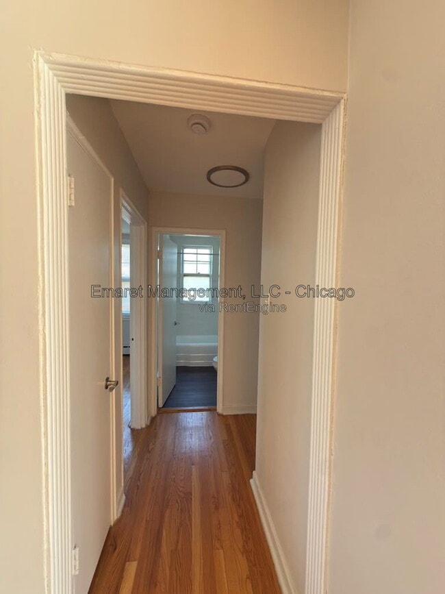 2425 W Berwyn Ave