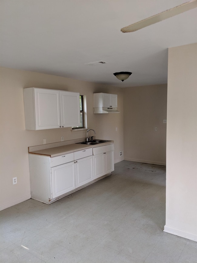 Photo - 2606 Weller Ave