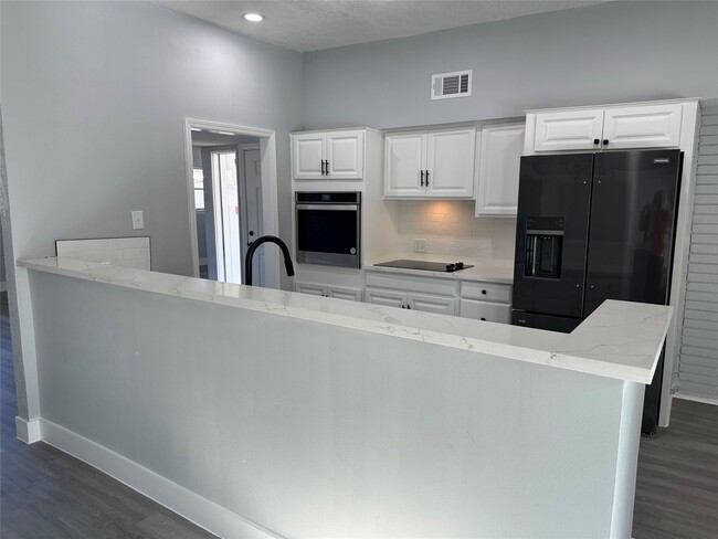 Photo - 5005 Tamarach Dr