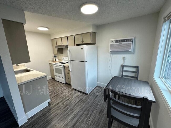 Photo - 230 E 7th Ave Unit Apt 10