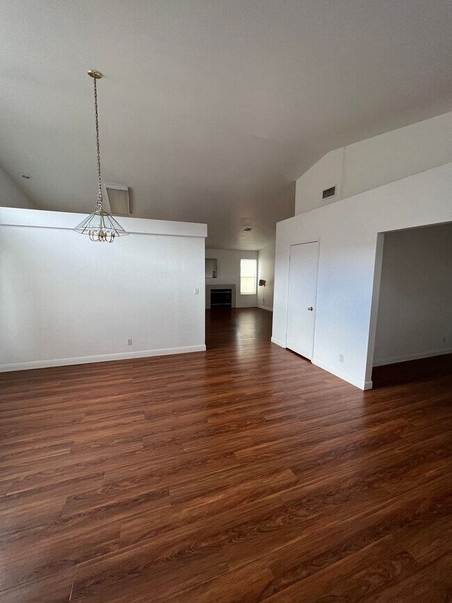 5911 Golden Sunset Ct