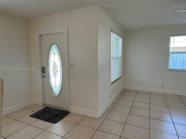 Photo - 28 SE 4th St