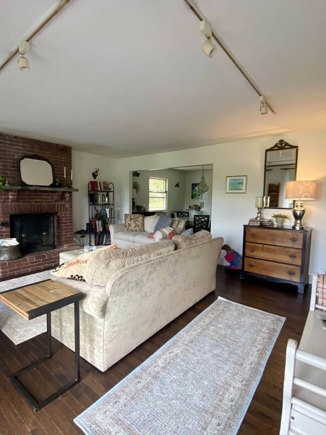 Photo - 4 Candlewood Knolls Rd