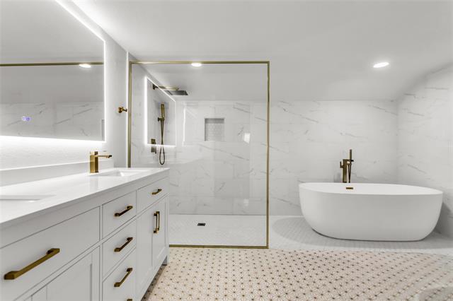 Building Photo - 3235 Cole Ave Unit 105