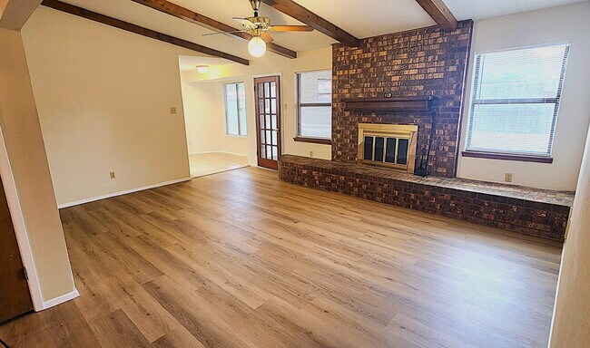 Beautifully updated 3/2/2 in the Meadows -Modern Updates & Flexible Living Space!