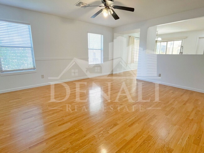 Photo - 3945 S Illinois St