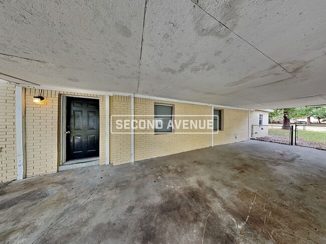 5822 Abelia Rd