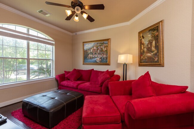 162 W Hullwood Ct