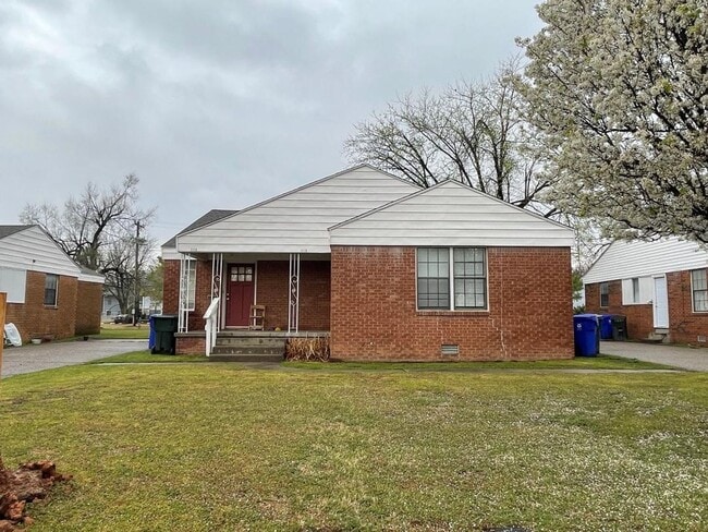 1 Bed 1 Bath Duplex For Lease! - 1 Bed 1 Bath Duplex For Lease! House