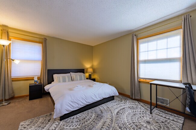 Photo - 5040 Cedar Ave S