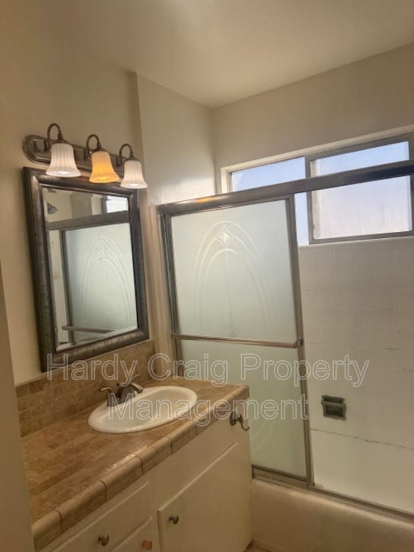 3906 La Crescenta Ave