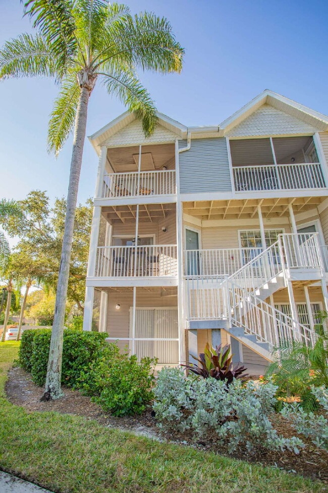 Building Photo - Downtown Sarasota condo! First floor! Walk to everything! Unit 310