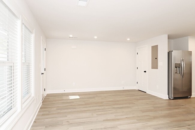 Photo - Pet-Friendly Glenbrook Apartment Near Crozet Park Unidad Anlee Rd 2409 #B