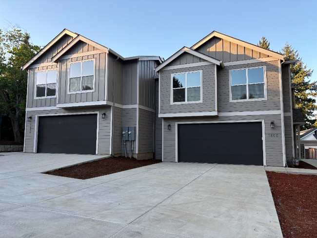 Building Photo - 1800 NW Thatcher Rd Rental