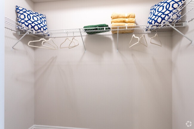 2BR, 2BA - 1,096SF - Spacious Closet