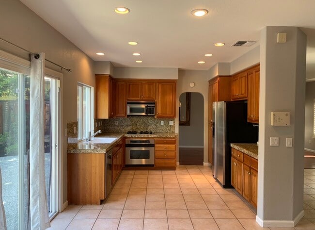 121 Gold Rush Ct