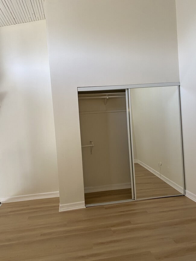 Building Photo - 5460 White Oak Ave Unit E318