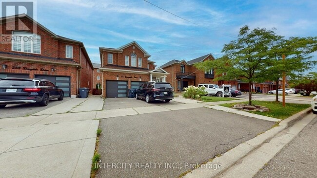 Photo - 392 Derrydale Dr
