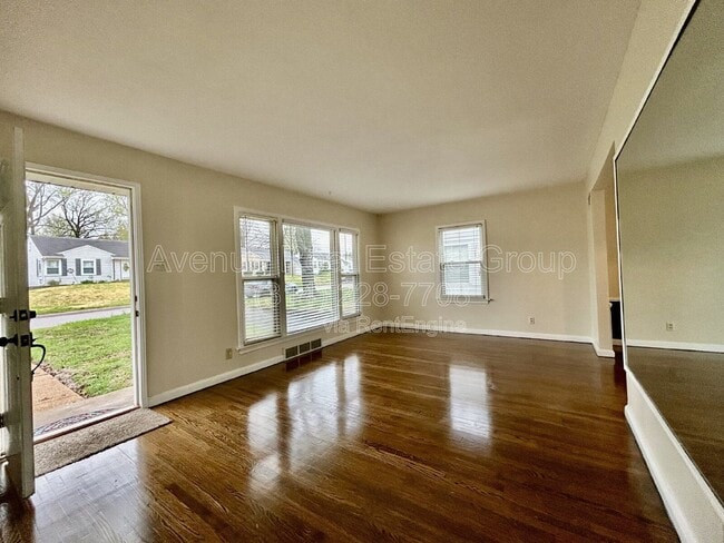 Photo - 7105 Circleview Dr