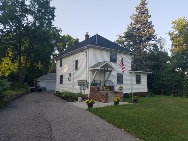 Exterior - 102 Spring St