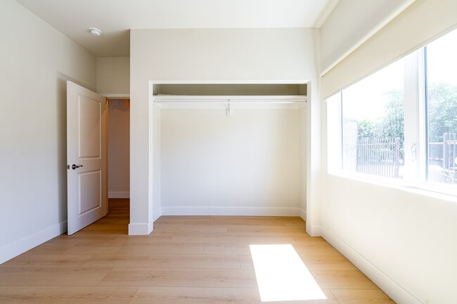 4639 W 18th St Unit 4639