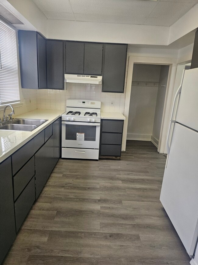 Photo - 967 Davis St