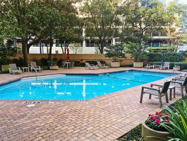 Photo - 14 Greenway Plz Unit 23M