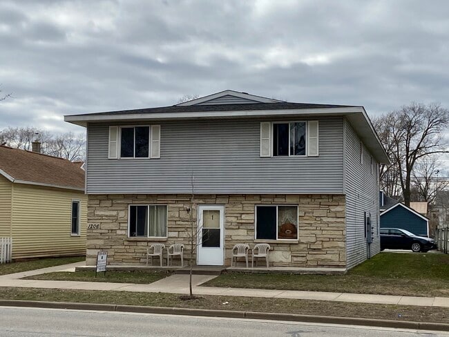 Building Photo - 1206 West Ave S Unit 1