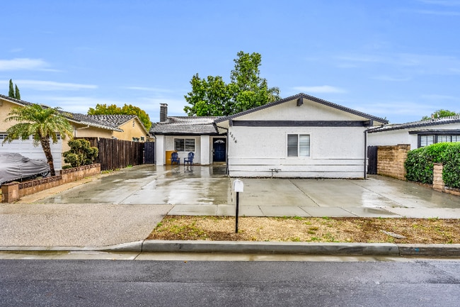 Photo - 5676 Bloomfield St