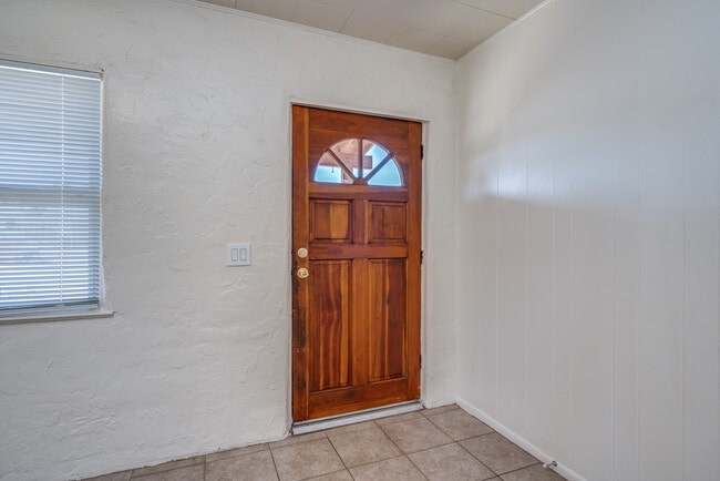 Entrance - 3138 E Adams St Unit 1