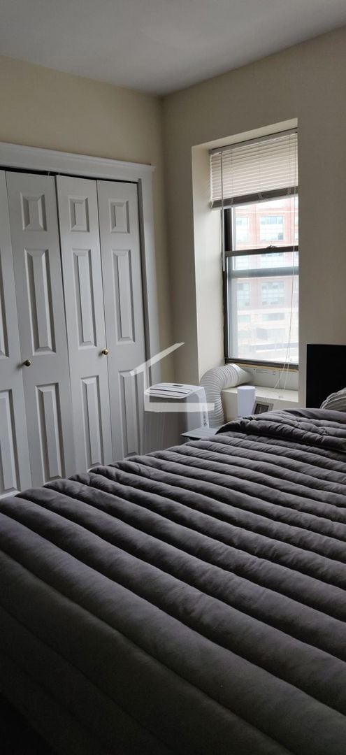 Photo - 9/1/26 Split-style 2BR apartment in elevator building near Kenmore!