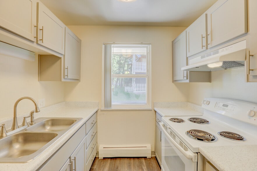 2BD 2BA - 990 SF