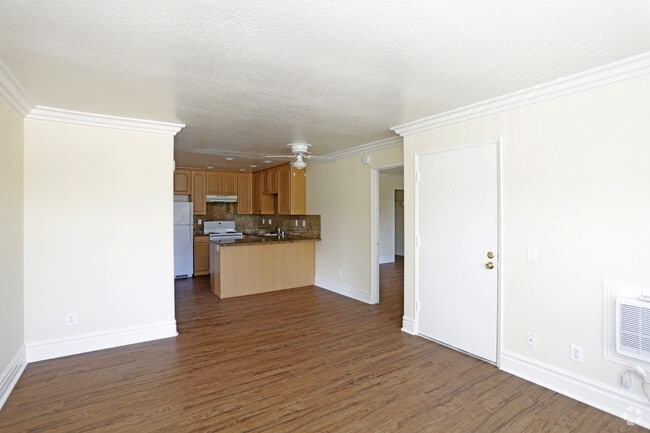 3 BR, 2 BA - 1200 SF