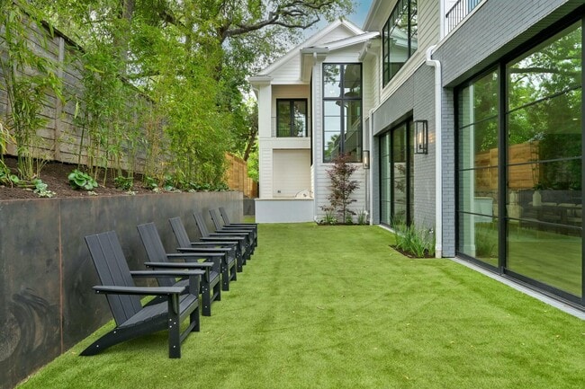 Photo - 2400 Bridle Path